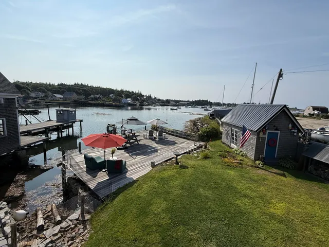 $749,000 | 55 West Main Street, Vinalhaven, ME 04863