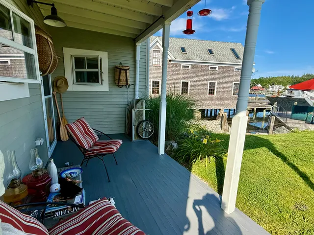 $749,000 | 55 West Main Street, Vinalhaven, ME 04863