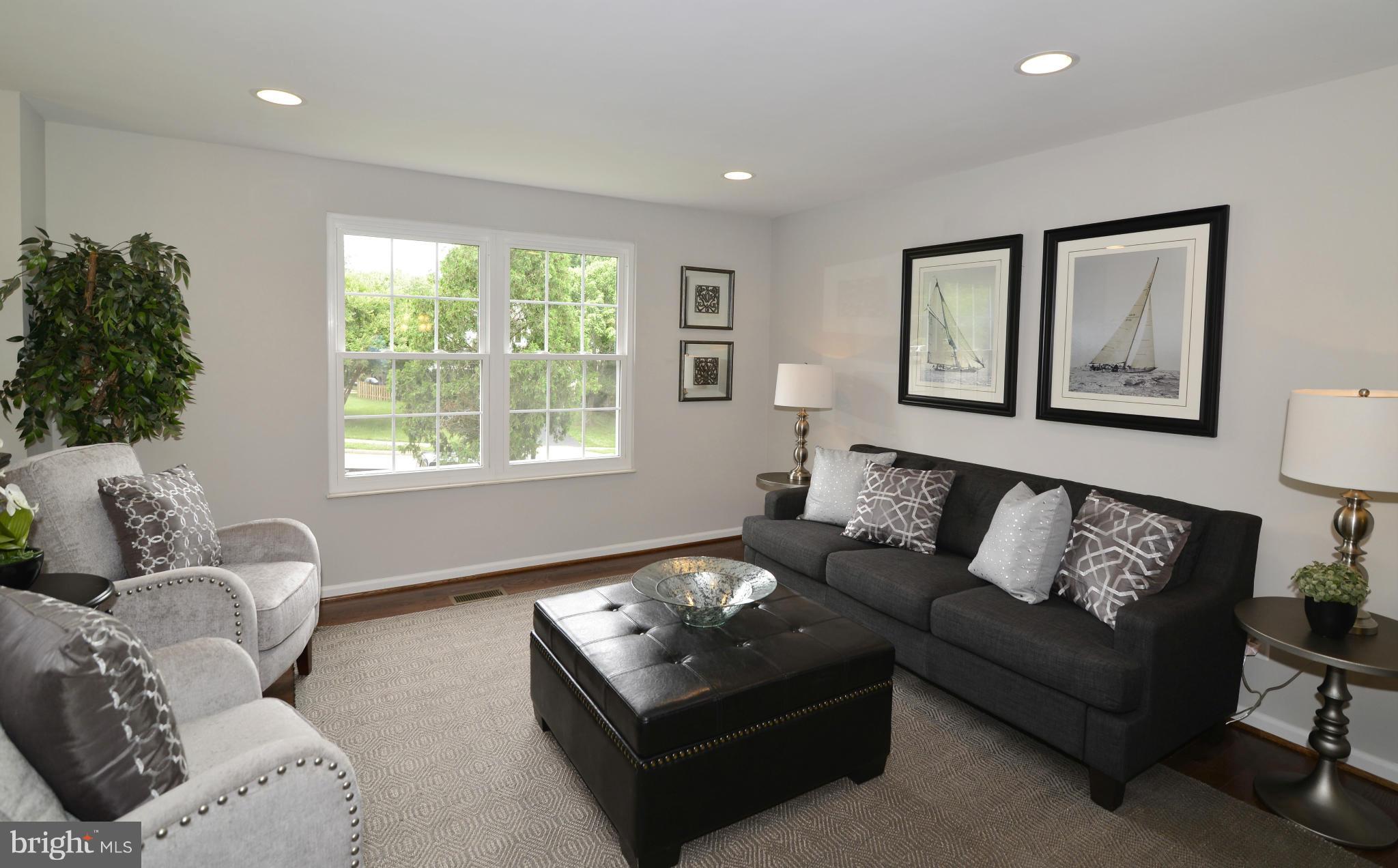 8456 Rippled Creek Court Springfield, VA 22153 - Photo 11 of 28 Living Room
