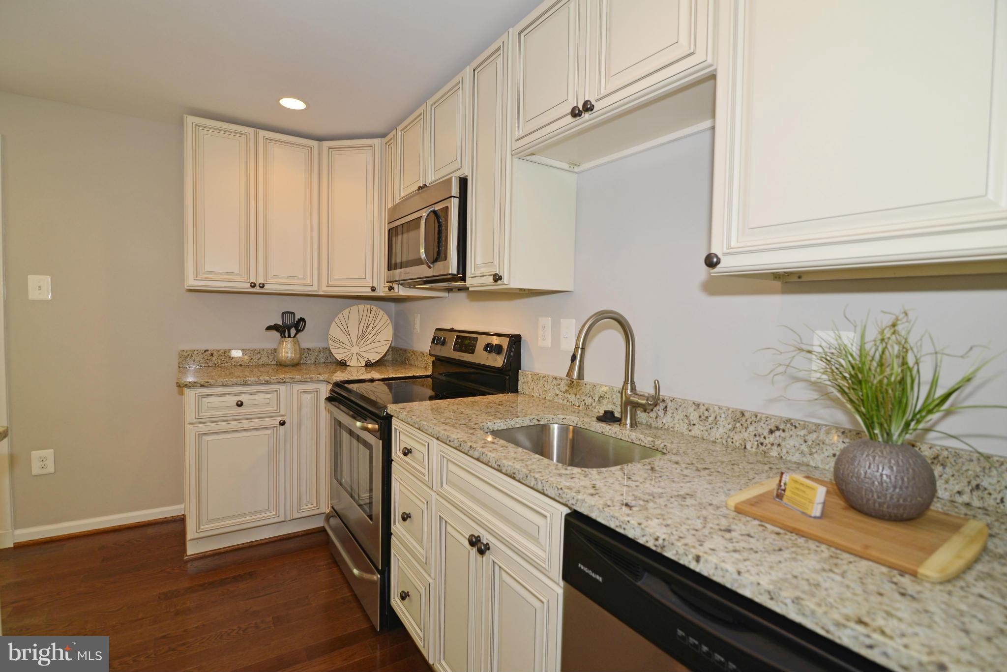 8456 Rippled Creek Court Springfield, VA 22153 - Photo 3 of 28 Kitchen