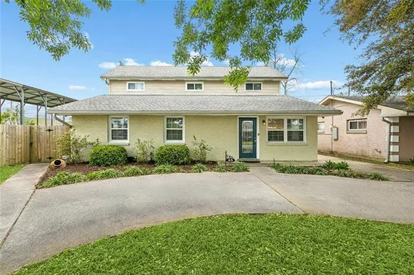 $299,000 | 45 East Chalmette Circle, Chalmette, LA 70043