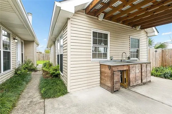 $299,000 | 45 East Chalmette Circle, Chalmette, LA 70043