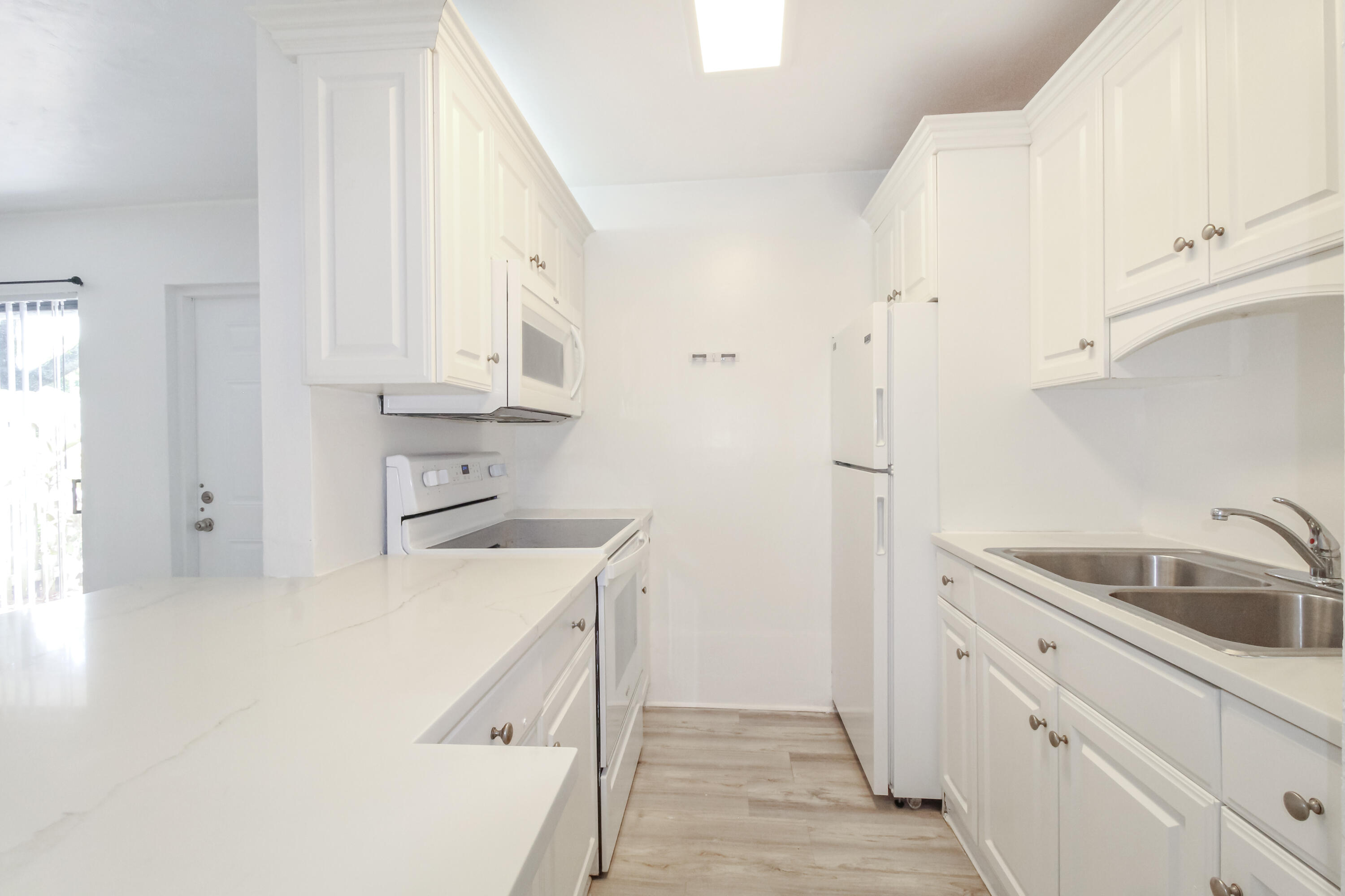 21 Crossings Circle, Unit B Boynton Beach, FL 33435 - Photo 10 of 12 a kitchen with a sink a stove and refrigerator
