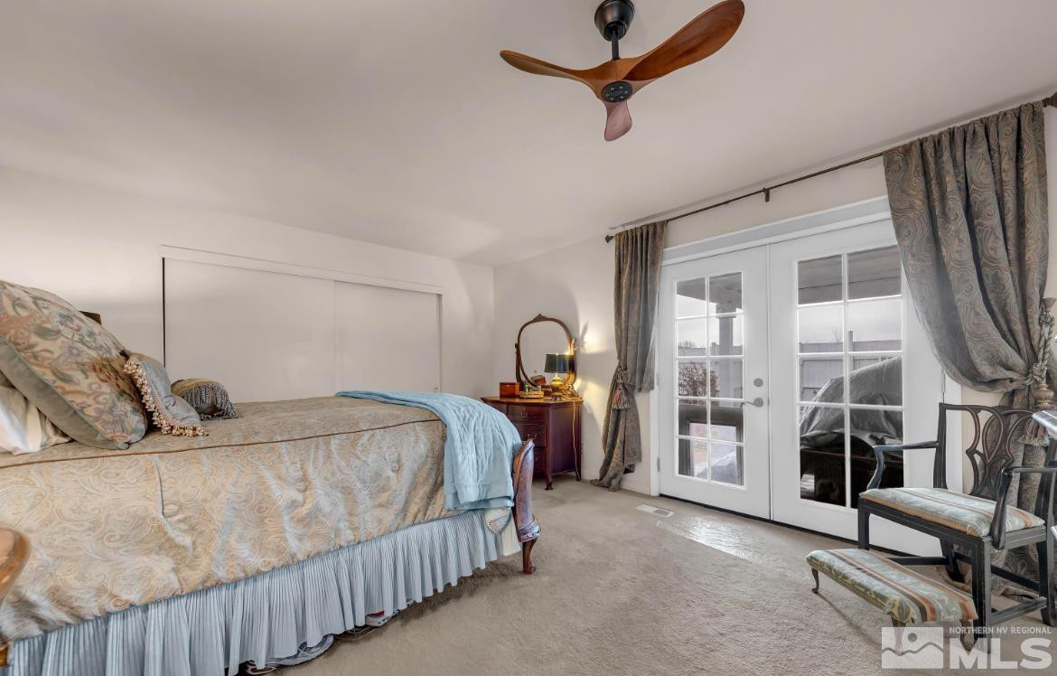 990 Riverview Drive Gardnerville, NV 89460 - Photo 25 of 40 a bed sitting in a room next to a window