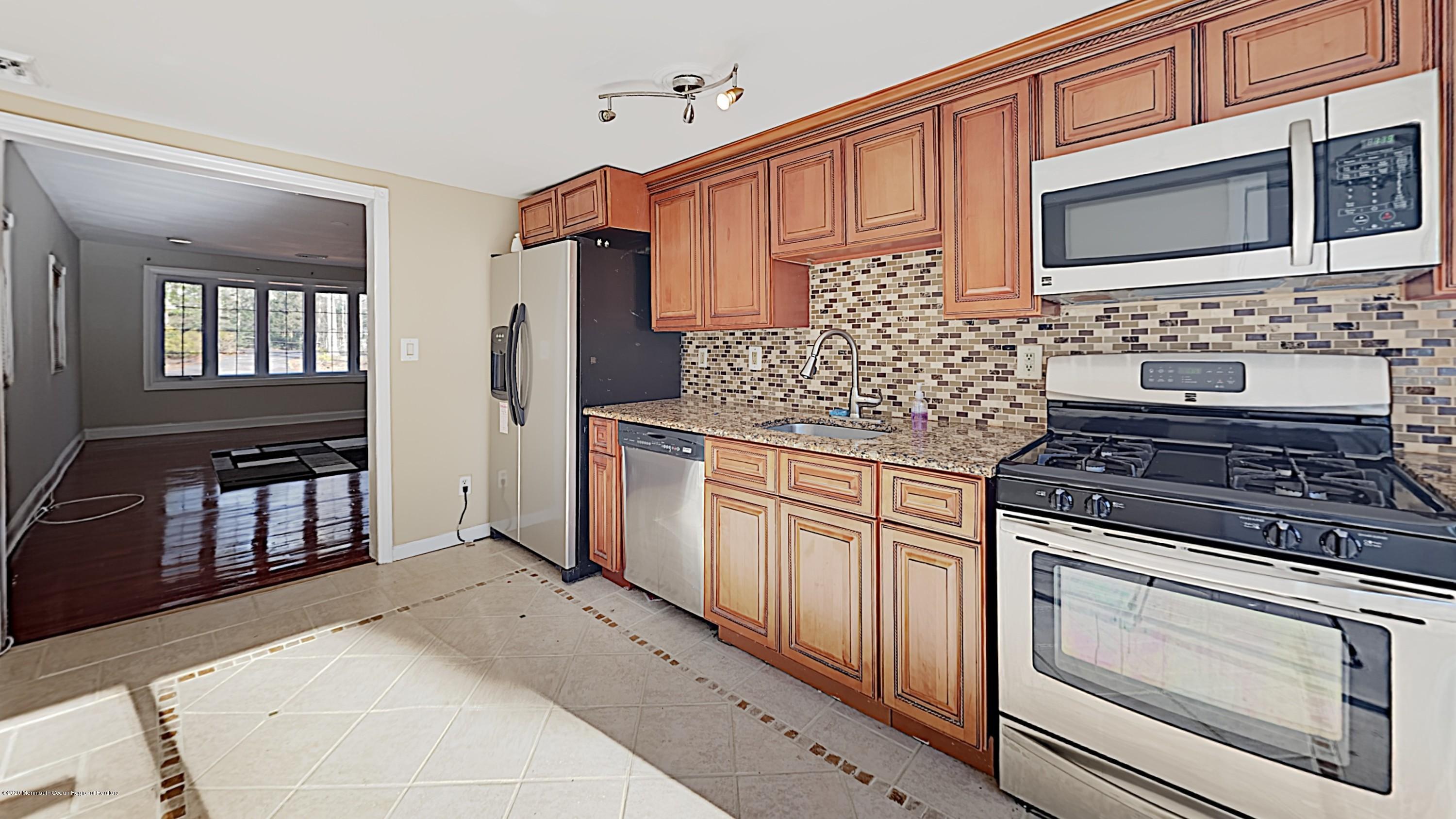 739 Green Valley Road Jackson, NJ 08527 - Photo 17 of 32 19_Image_WXvl97poIR