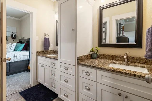 a en suite bathroom with double sink and a mirror