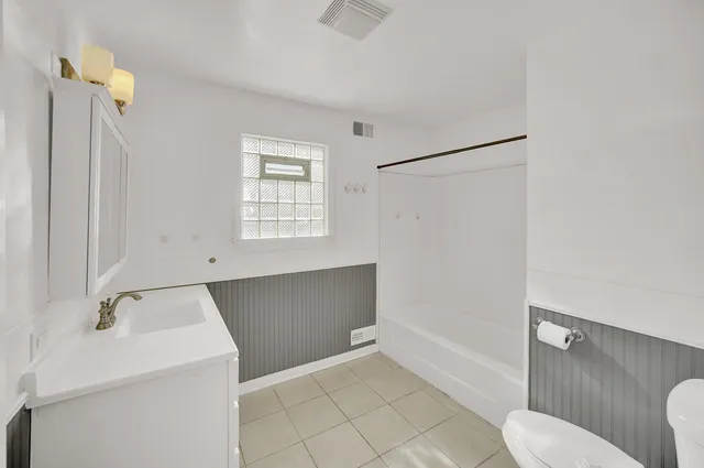 $385,000 | 10322 South Central Park Avenue, Chicago, IL 60655