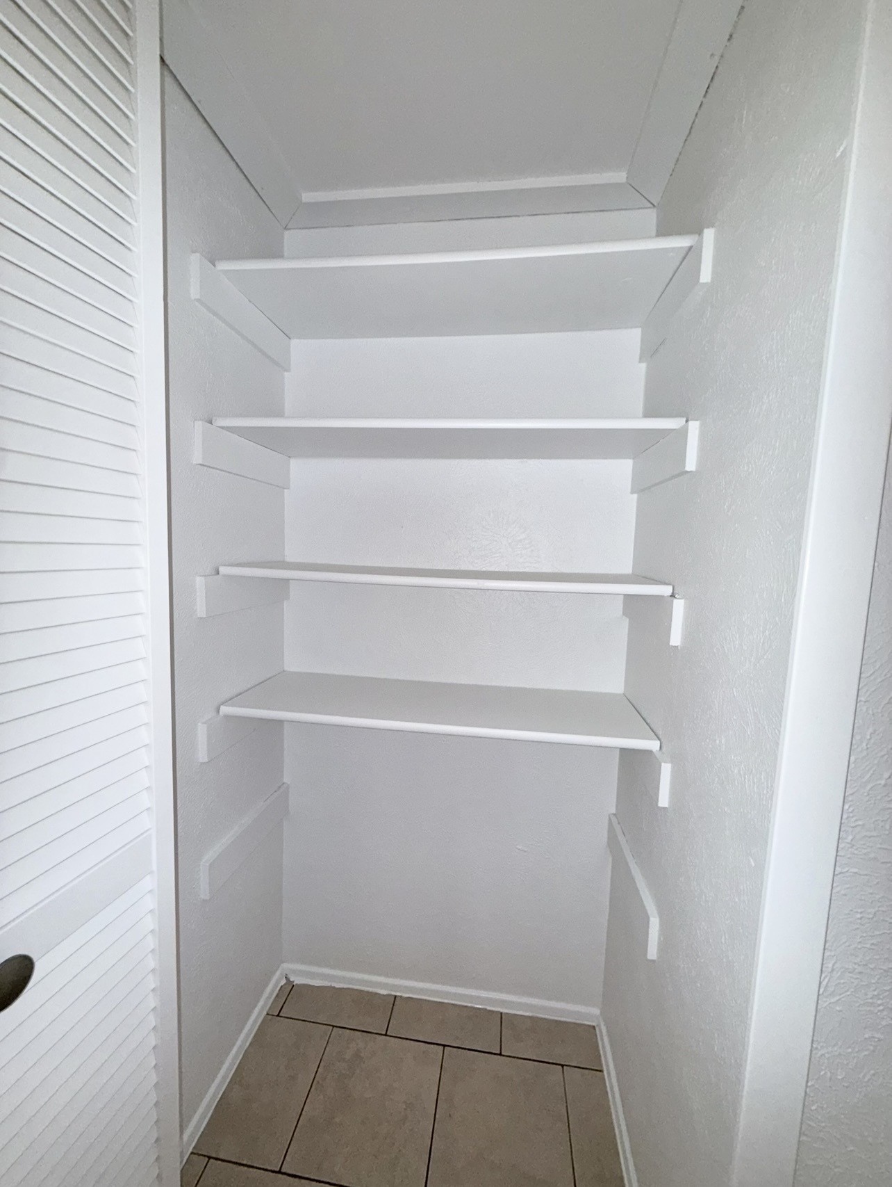 24410 Kennedy Ranch Drive Hockley, TX 77447 - Photo 7 of 20 Kitchen pantry.