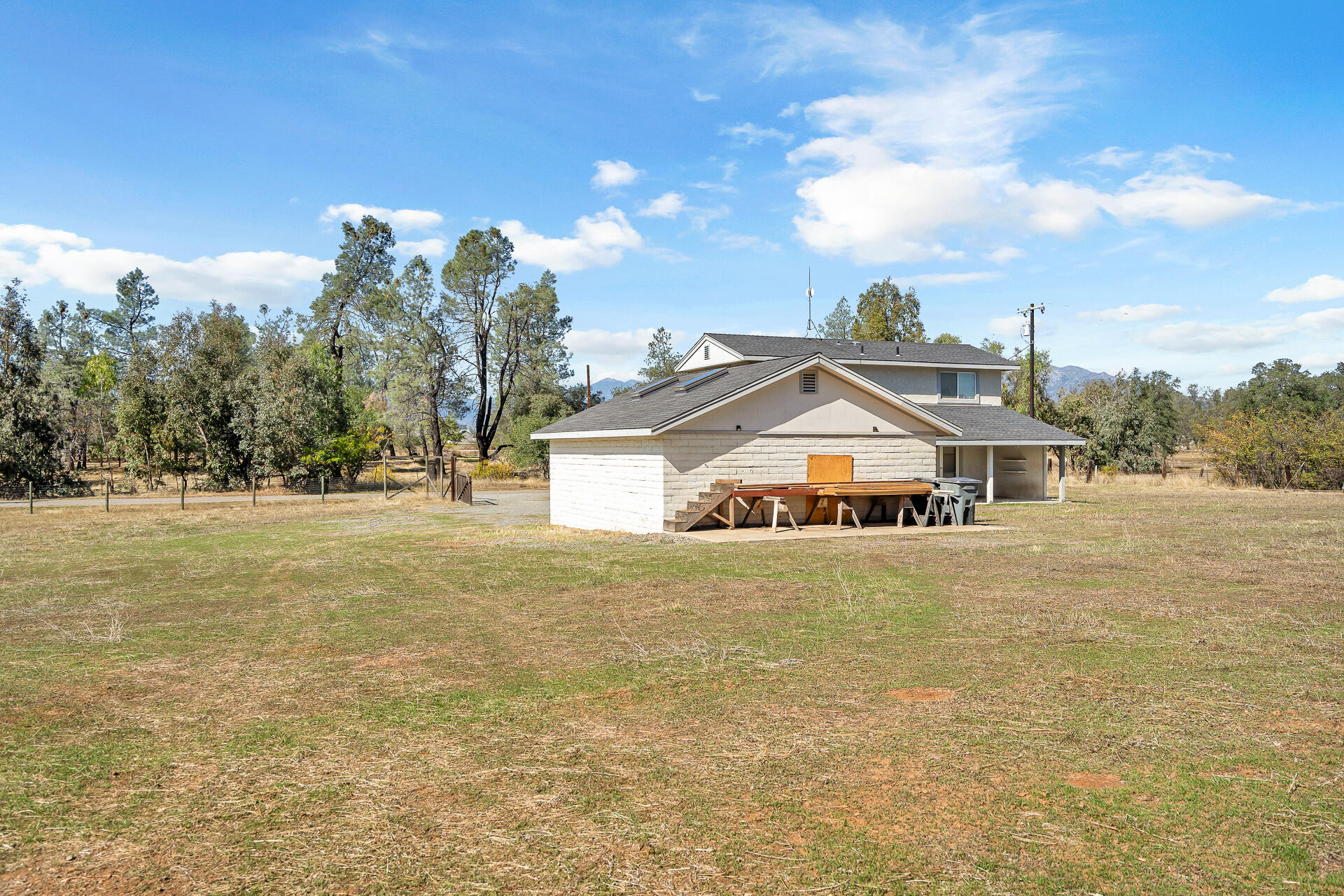 15557 Cloverdale Road Anderson, CA 96007 - Photo 7 of 37 15557CloverdaleRoad-12