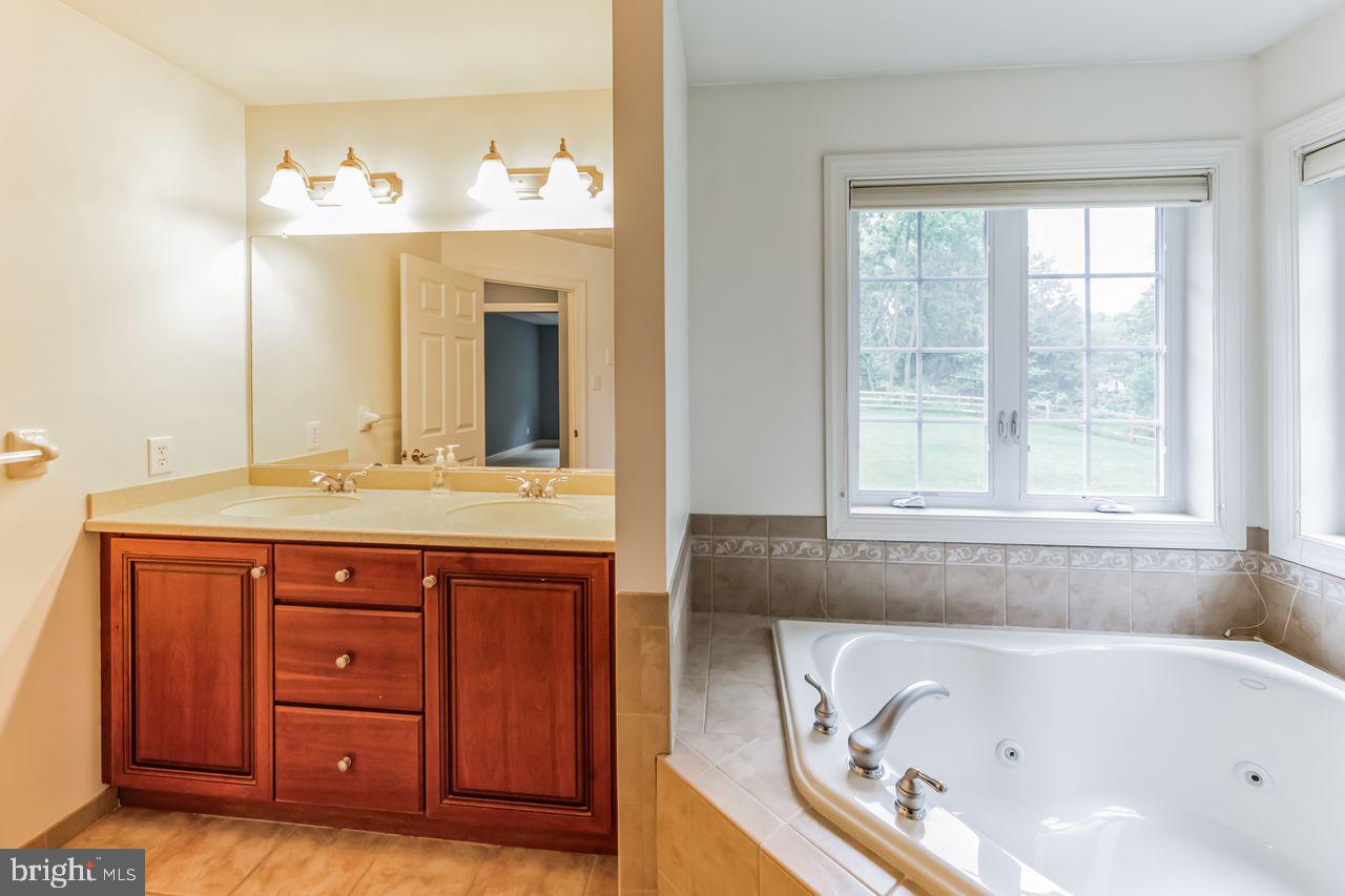 15 Rico Court Downingtown, PA 19335 - Photo 22 of 45 Primary Bath