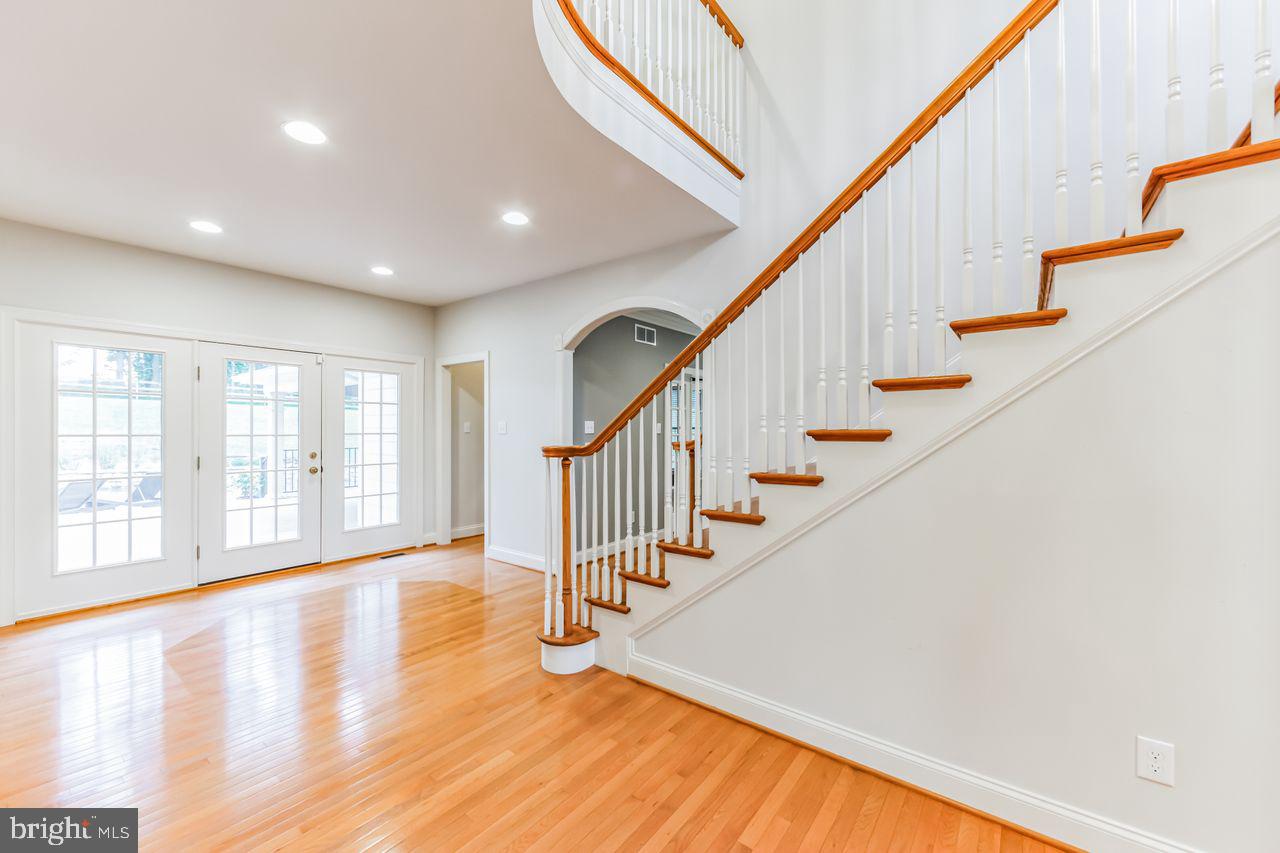15 Rico Court Downingtown, PA 19335 - Photo 4 of 45 Large 2 story entry and front stair