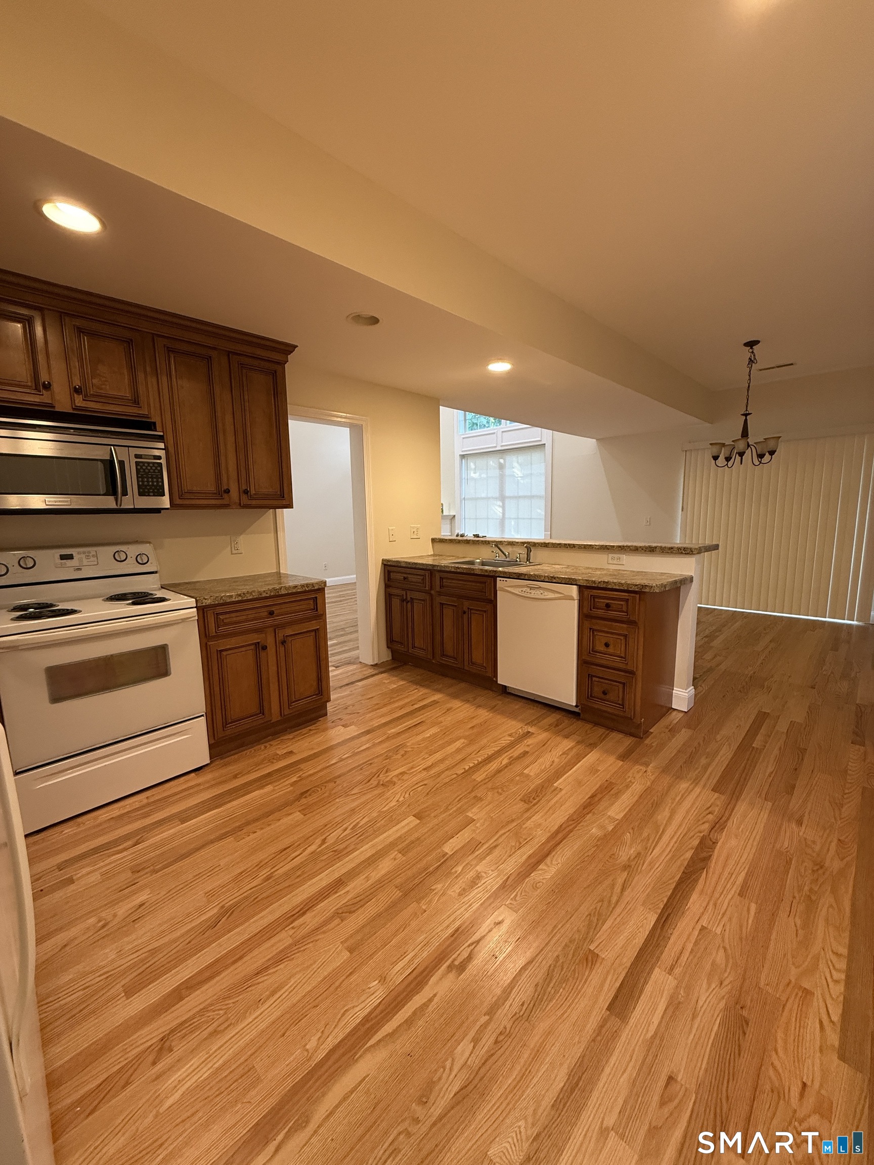 30 Delaware Avenue Waterbury, CT 06708 - Photo 5 of 16