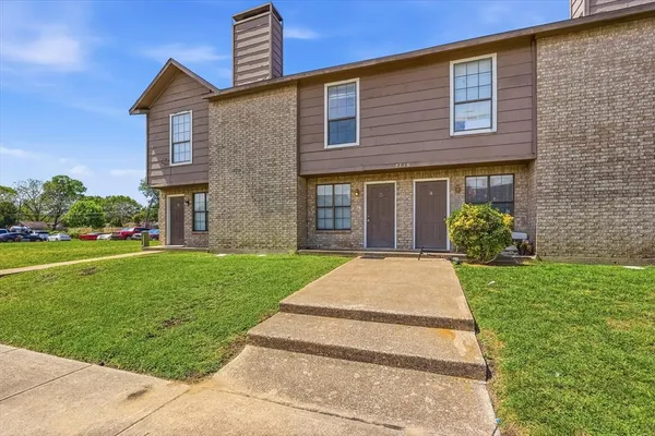 $1,400 | 2710 Wimbledon Court, Unit B, Garland, TX 75041