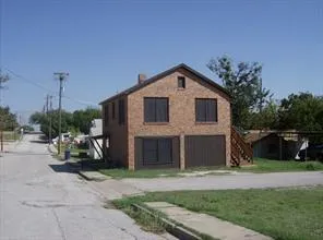 $975 | 104 East Shoemaker Street, Unit A, Decatur, TX 76234
