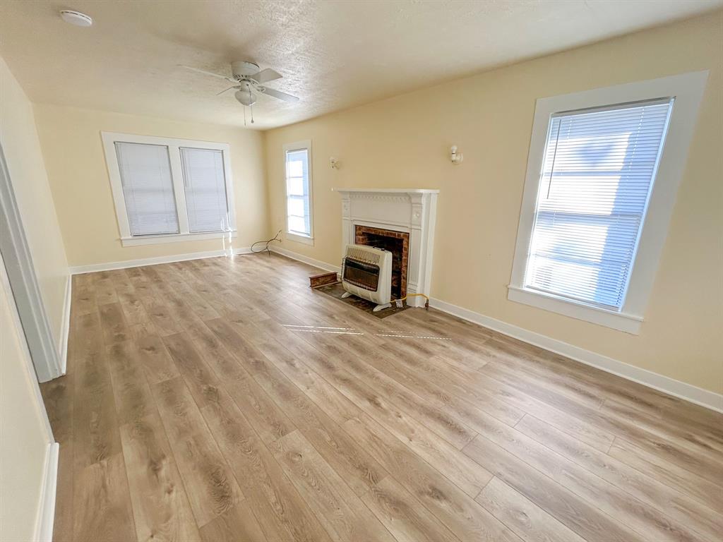 104 East Shoemaker Street, Unit A Decatur, TX 76234 - Photo 2 of 9