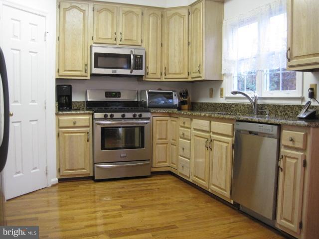 5809 Clapham Road Alexandria, VA 22315 - Photo 1 of 30 Kitchen