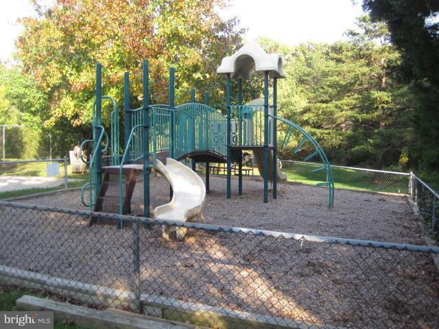 5809 Clapham Road Alexandria, VA 22315 - Photo 24 of 30 Community