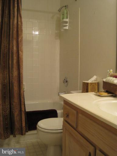 5809 Clapham Road Alexandria, VA 22315 - Photo 9 of 30 Bath