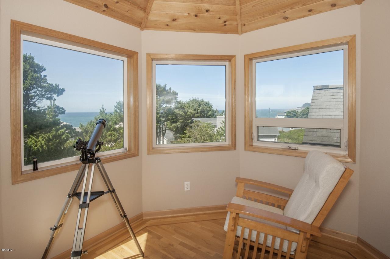 450 Edgewater Depoe Bay, OR 97341 - Photo 35 of 51 Crows Nest