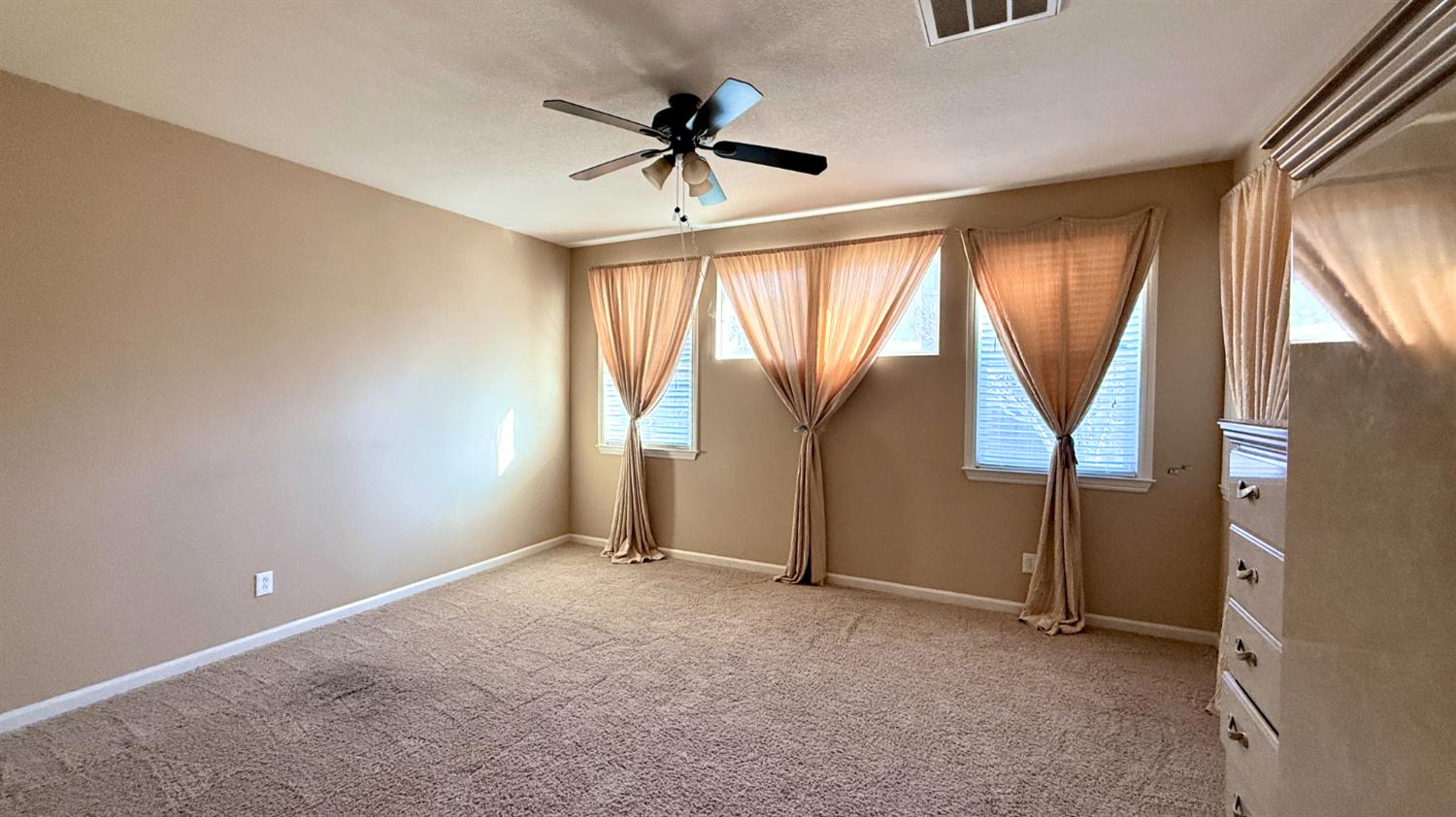 16206 Sand Bar Way Lathrop, CA 95330 - Photo 20 of 32 an empty room with windows and cabinet
