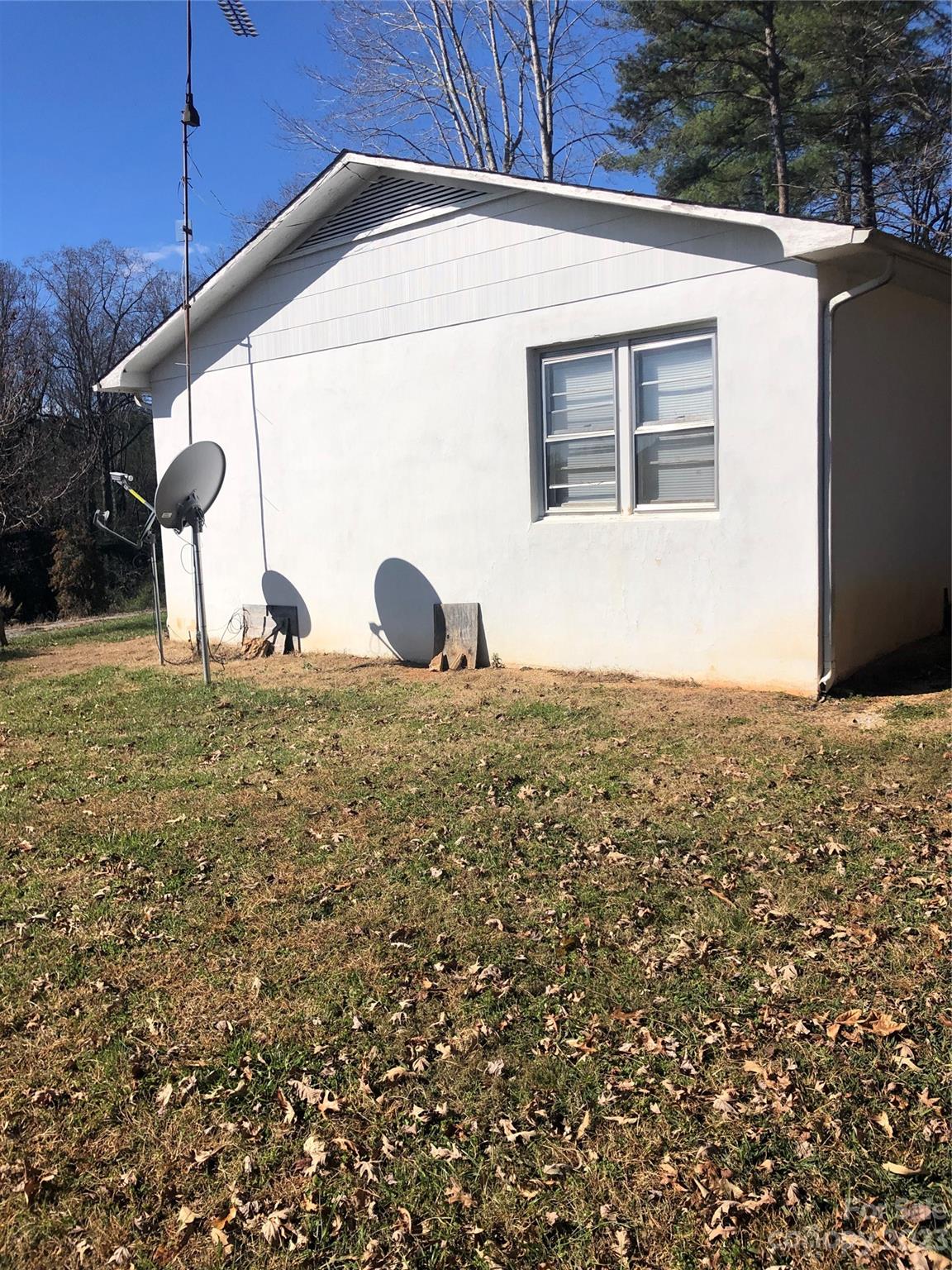 16 Mud Cut Loop Marion, NC 28752 - Photo 2 of 2 a view of a back yard of the house
