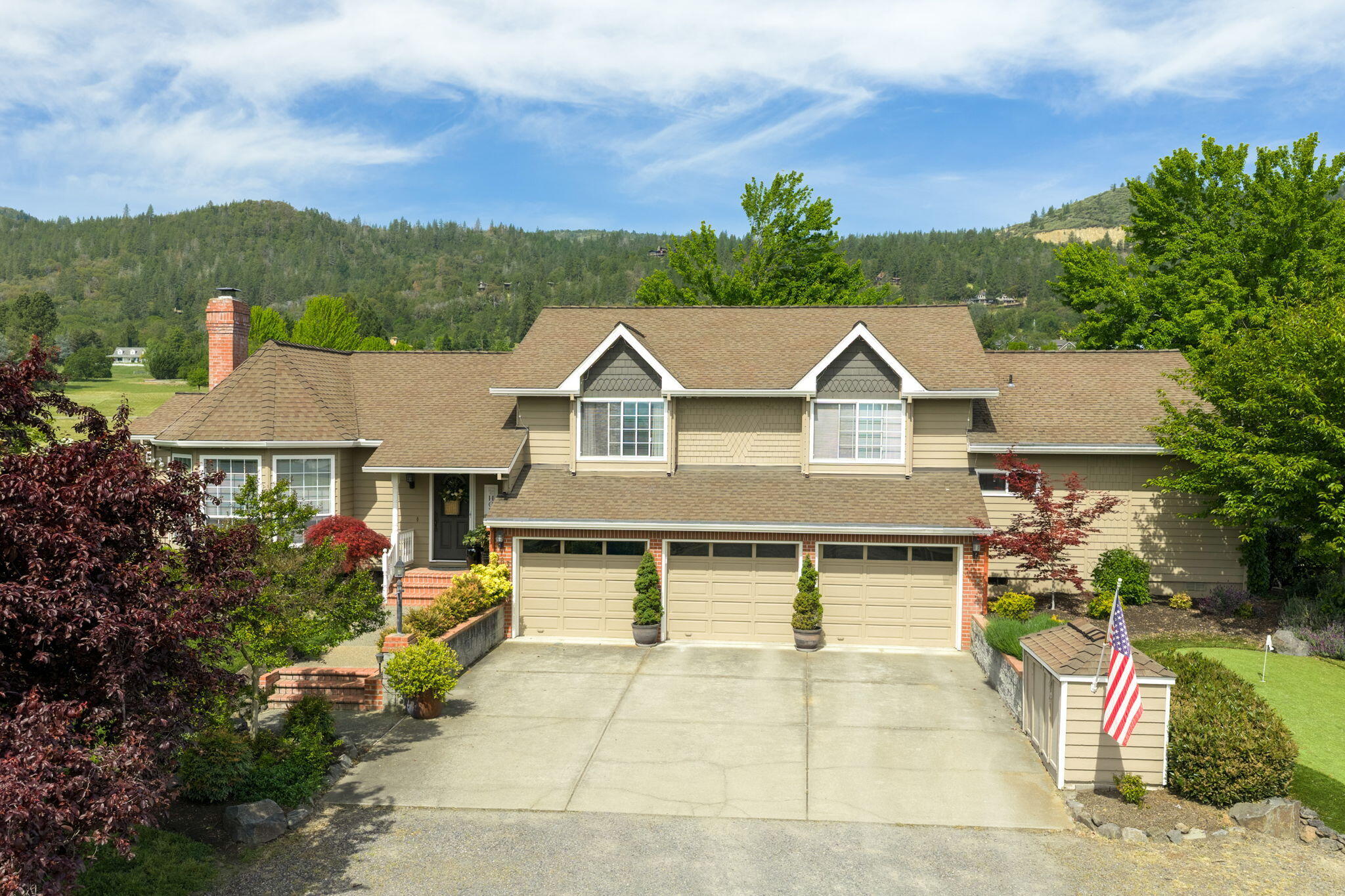 983 Old Stage Road Central Point, OR 97502 - Photo 6 of 65 06