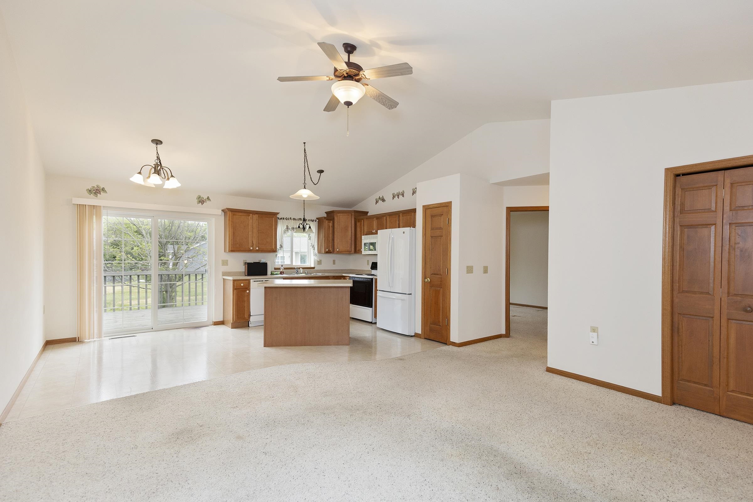 513 Reena Avenue Fort Atkinson, WI 53538 - Photo 5 of 29