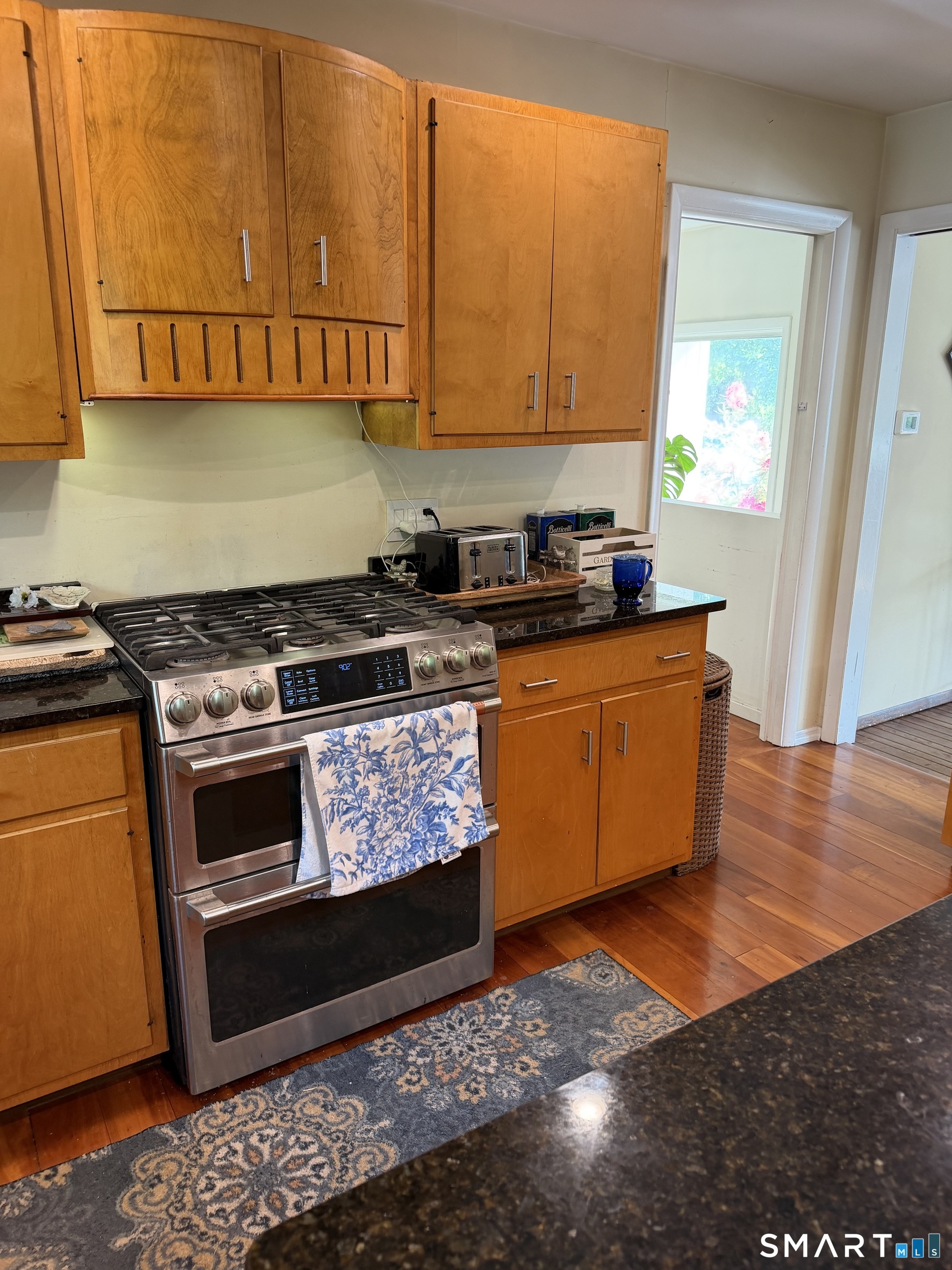 10 Heron Road Norwalk, CT 06855 - Photo 12 of 27