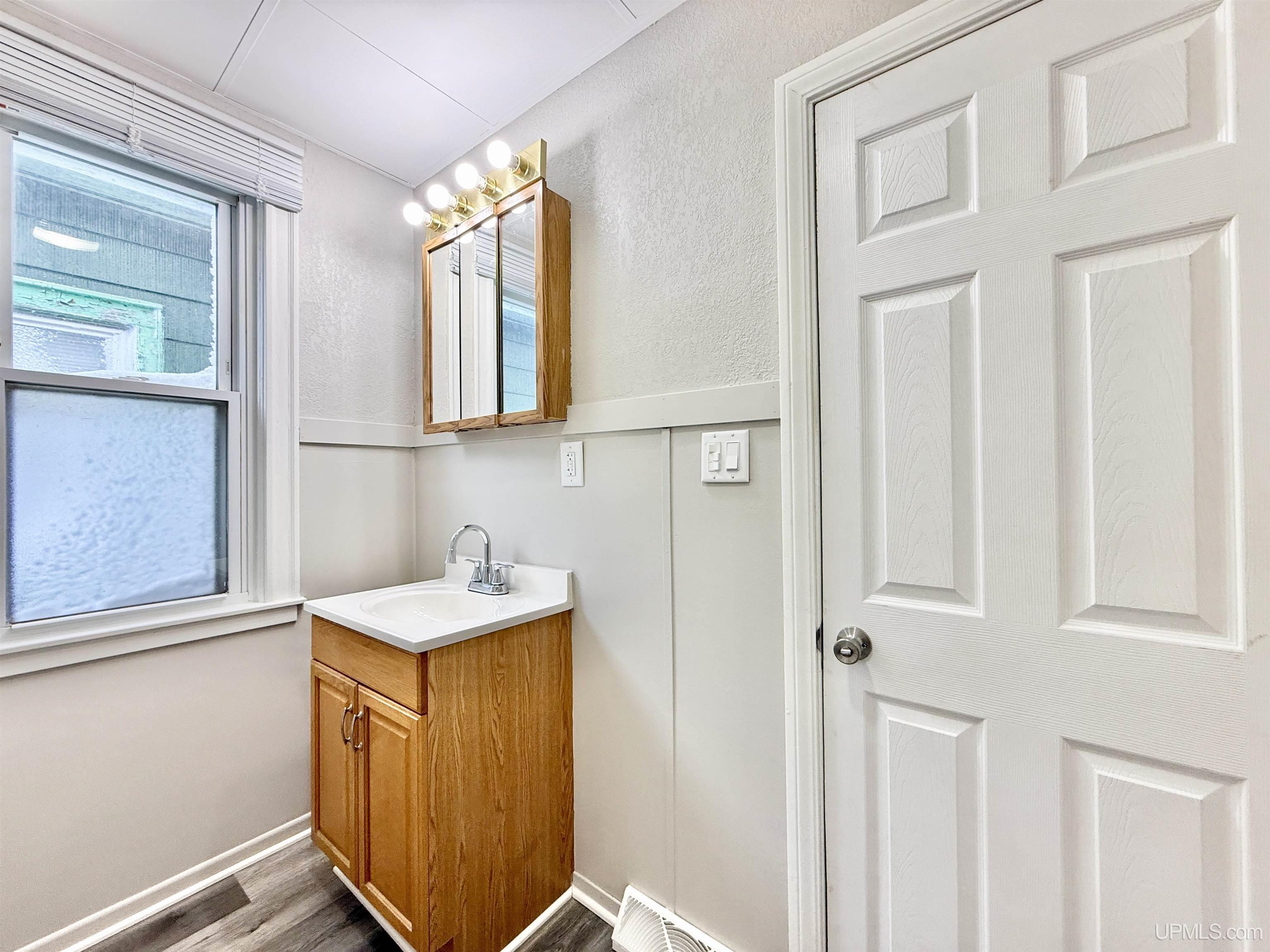 1031 Sheridan Road Escanaba, MI 49829 - Photo 9 of 23