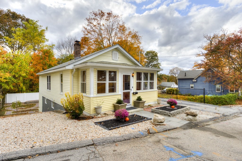 20 Alpine Trail Auburn, MA 01501 - Photo 2 of 40 a view of a house with backyard and sitting area