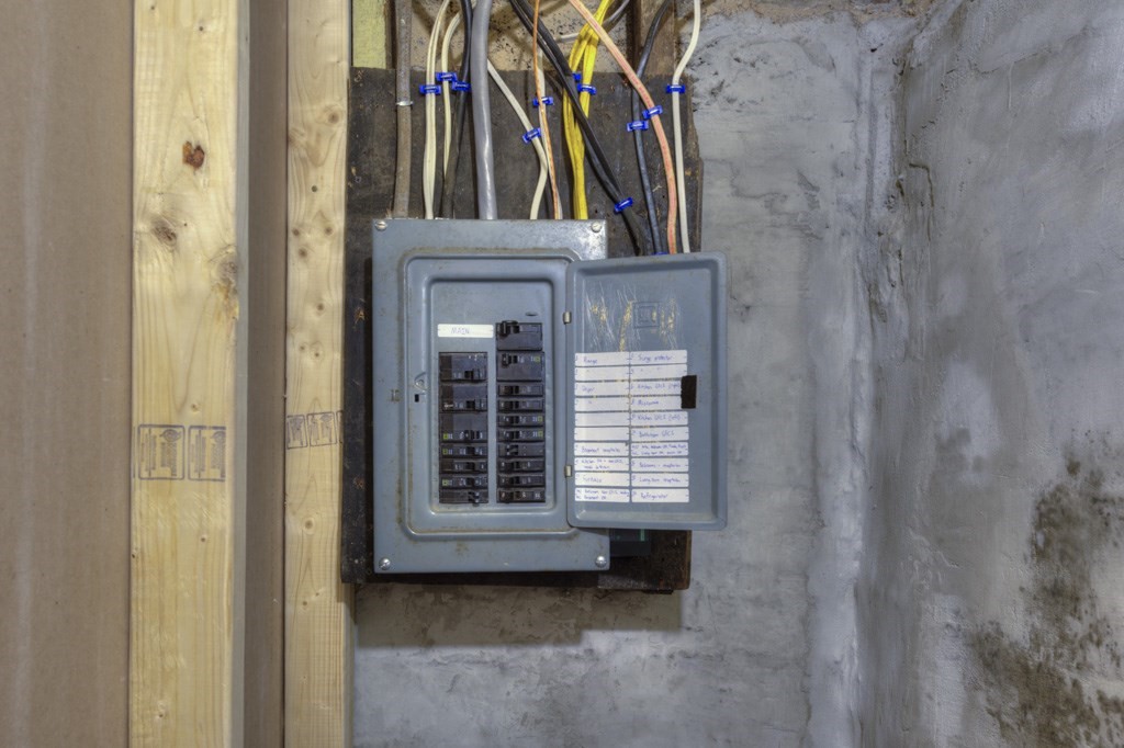 20 Alpine Trail Auburn, MA 01501 - Photo 30 of 40 a view of front door