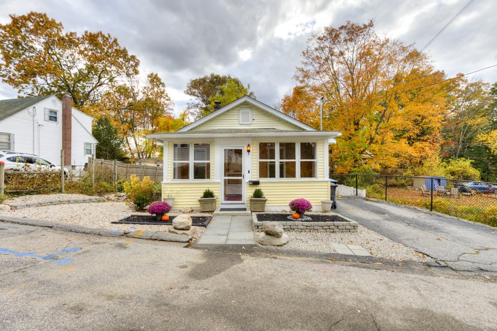20 Alpine Trail Auburn, MA 01501 - Photo 3 of 40 a front view of a house with entertaining space