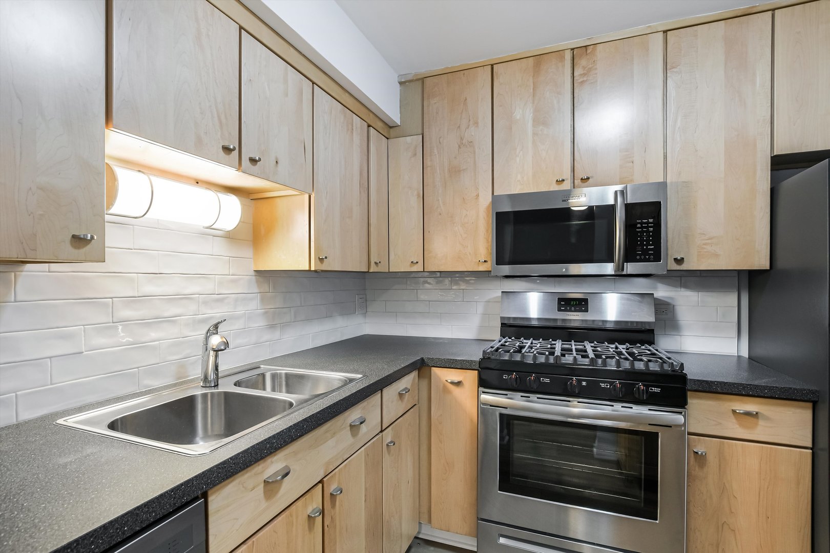 3515 Central Road, Unit 103 Glenview, IL 60025 - Photo 3 of 29 Gallery Image 3
