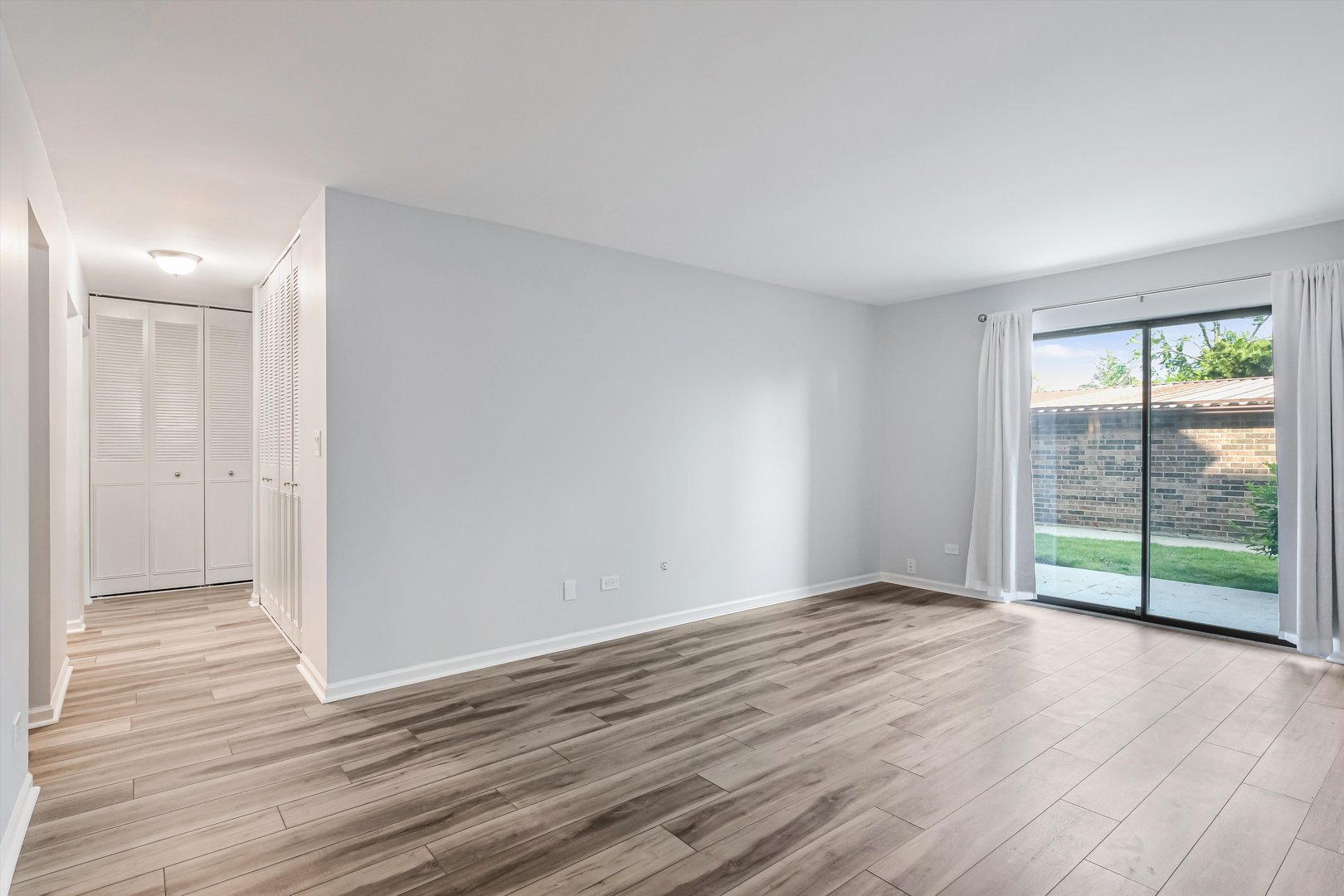 3515 Central Road, Unit 103 Glenview, IL 60025 - Photo 5 of 29 Gallery Image 5