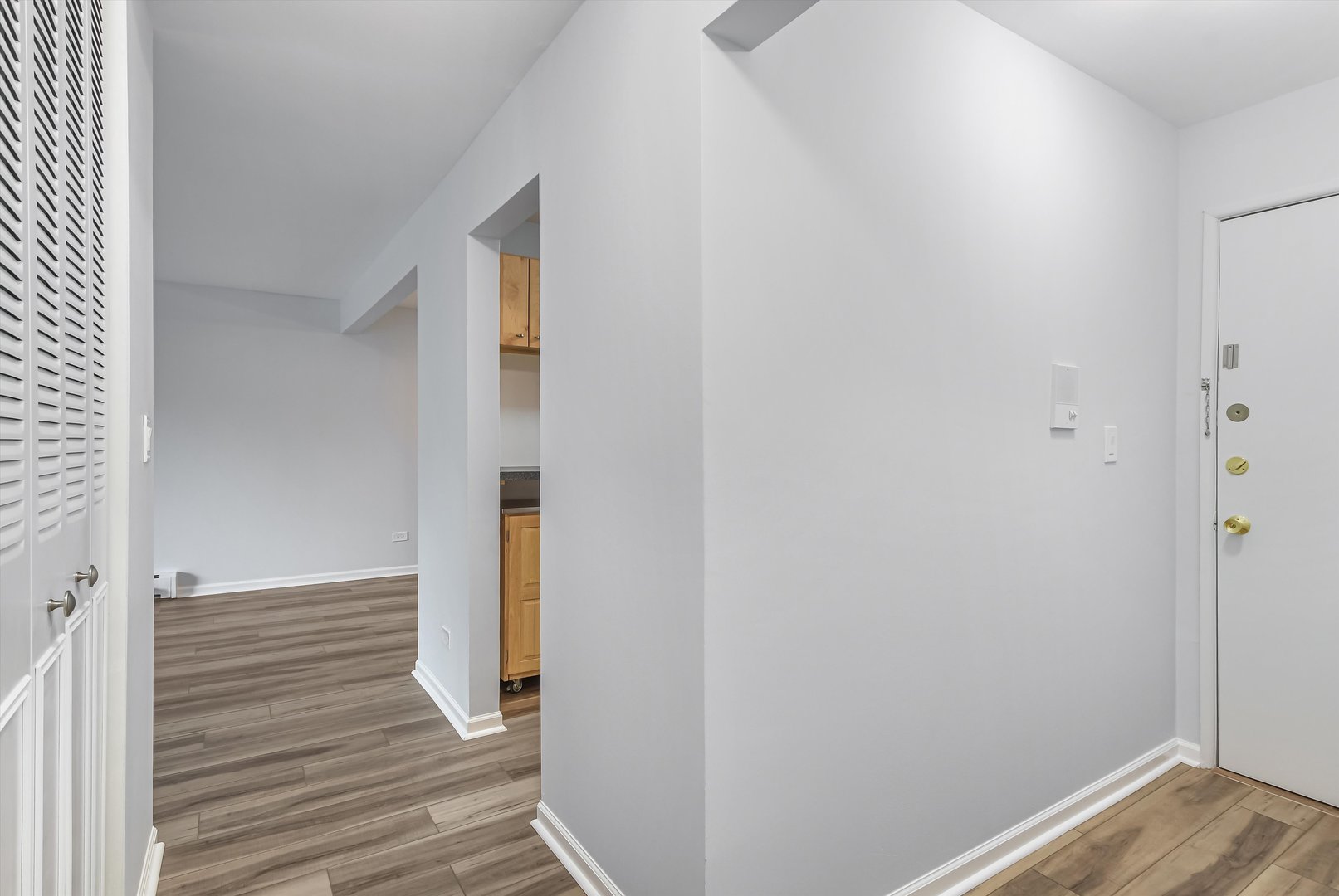3515 Central Road, Unit 103 Glenview, IL 60025 - Photo 10 of 29 Gallery Image 10