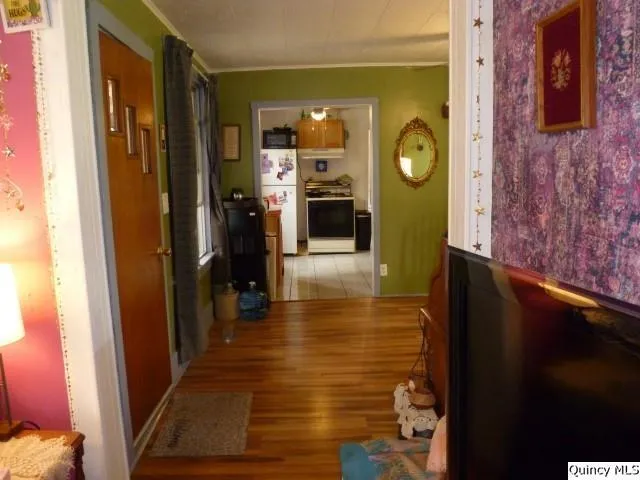 $45,000 | 105 West 3rd Avenue, La Harpe, IL 61450