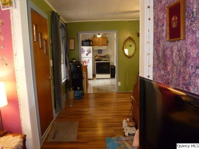 105 West 3rd Avenue La Harpe, IL 61450 - Photo 15 of 36