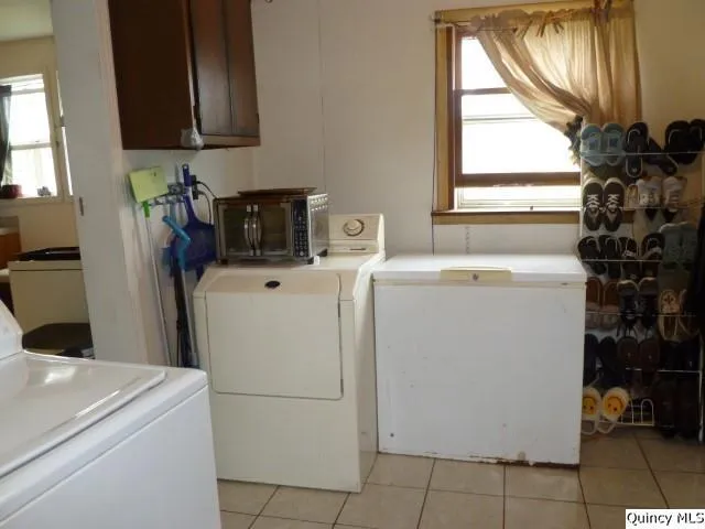 $45,000 | 105 West 3rd Avenue, La Harpe, IL 61450