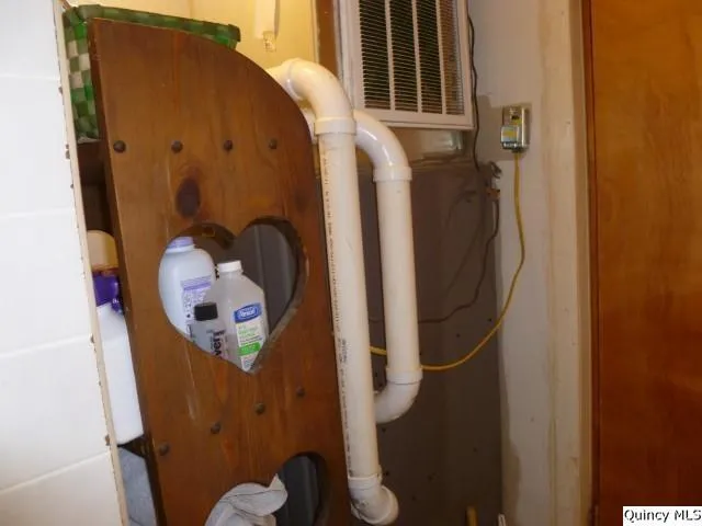 $45,000 | 105 West 3rd Avenue, La Harpe, IL 61450