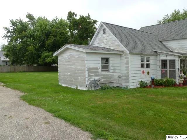 $45,000 | 105 West 3rd Avenue, La Harpe, IL 61450