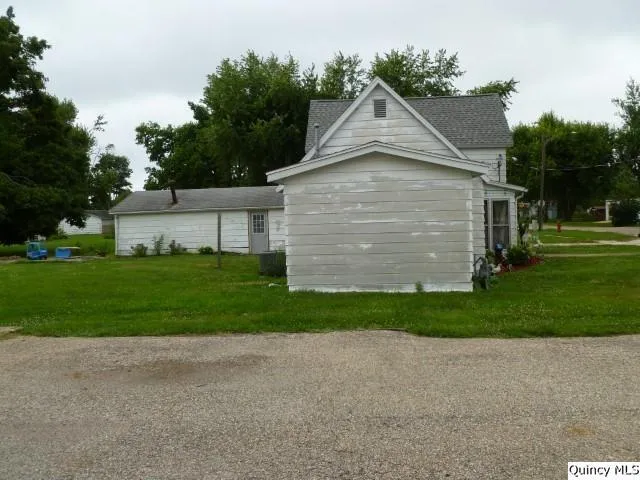 $45,000 | 105 West 3rd Avenue, La Harpe, IL 61450