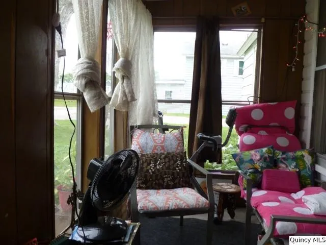 $45,000 | 105 West 3rd Avenue, La Harpe, IL 61450