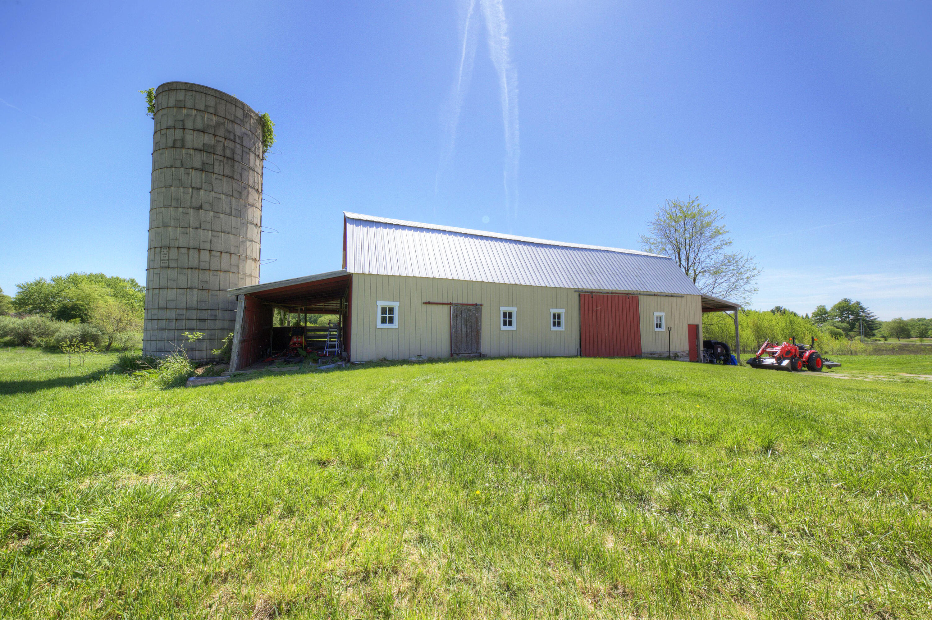 15610 Arnold Road Gregory, MI 48137 - Photo 79 of 90 Small barn front