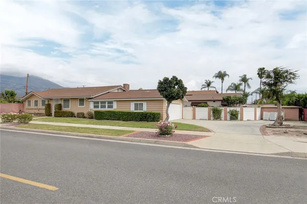 a view of houses with a street