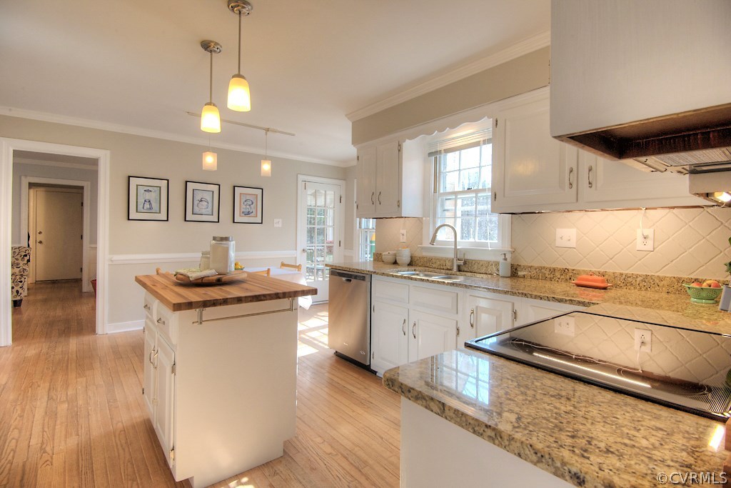 3121 East Brigstock Road Midlothian, VA 23113 - Photo 8 of 39 a kitchen with stainless steel appliances granite countertop a sink and cabinets