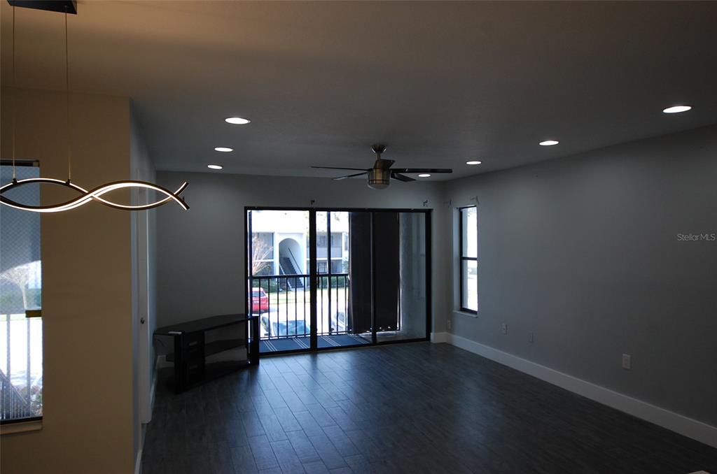 1258 Pine Ridge Circle West, Unit E2 Tarpon Springs, FL 34688 - Photo 11 of 28