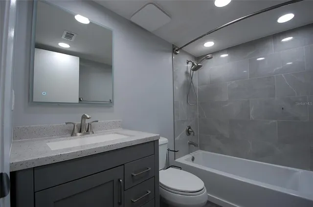 $1,800 | 1258 Pine Ridge Circle West, Unit E2, Tarpon Springs, FL 34688