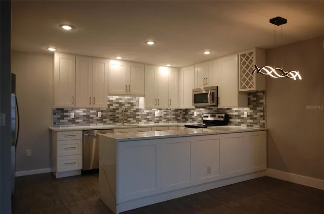 $1,800 | 1258 Pine Ridge Circle West, Unit E2, Tarpon Springs, FL 34688