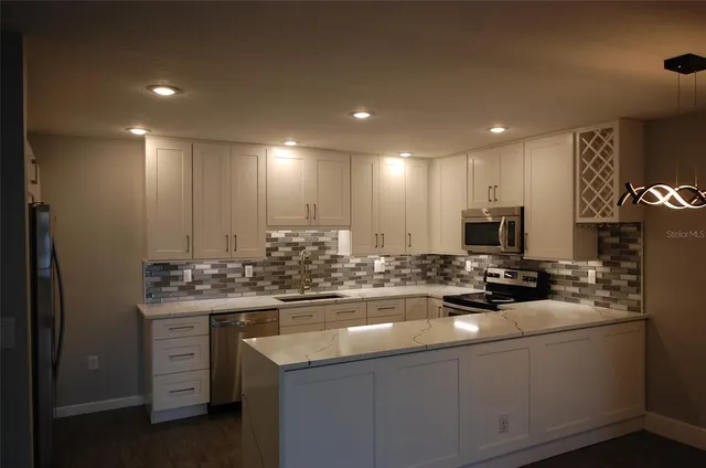 $1,800 | 1258 Pine Ridge Circle West, Unit E2, Tarpon Springs, FL 34688