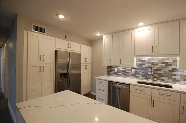 $1,800 | 1258 Pine Ridge Circle West, Unit E2, Tarpon Springs, FL 34688